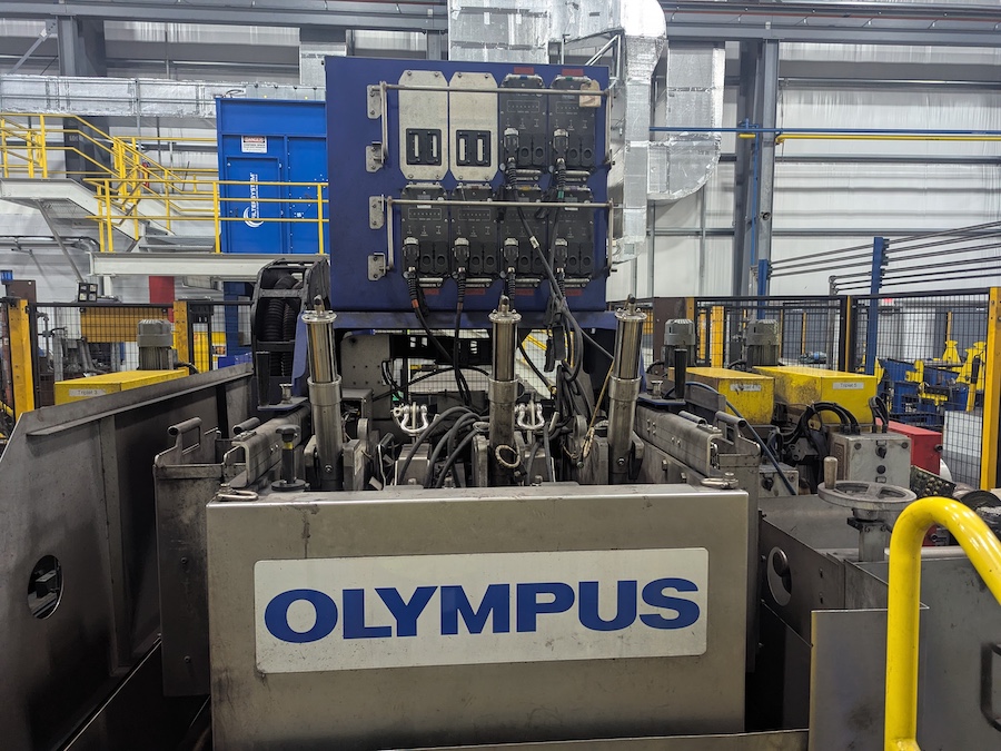 UT_machine.jpg ultrasonic testing machine by Olympus